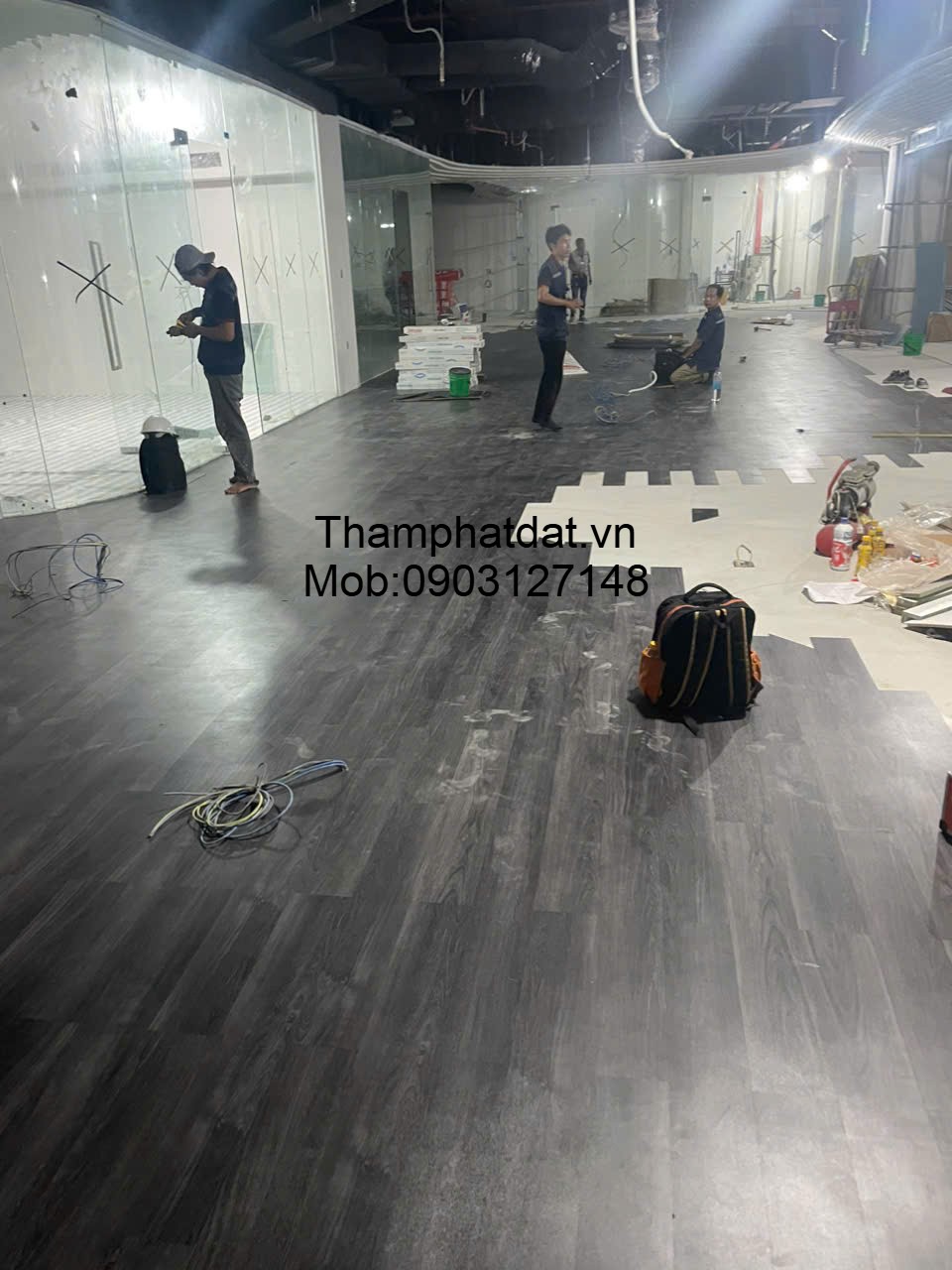 Công Trình Văn Phòng Tp HCM - Thi Công Sàn Nhựa Vinyl Giả Gỗ Màu Đen Black