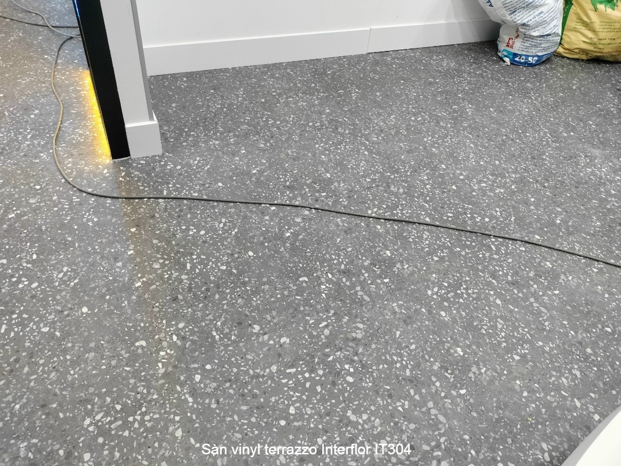 gạch terrazzo vân xám 